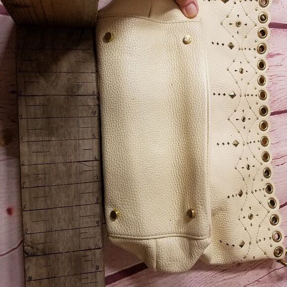 Adrienne Vittadini cream purse - Picture 2 of 7